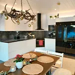 Korento - Private With Sauna & Lappish-style Grill Hut 로바니에미